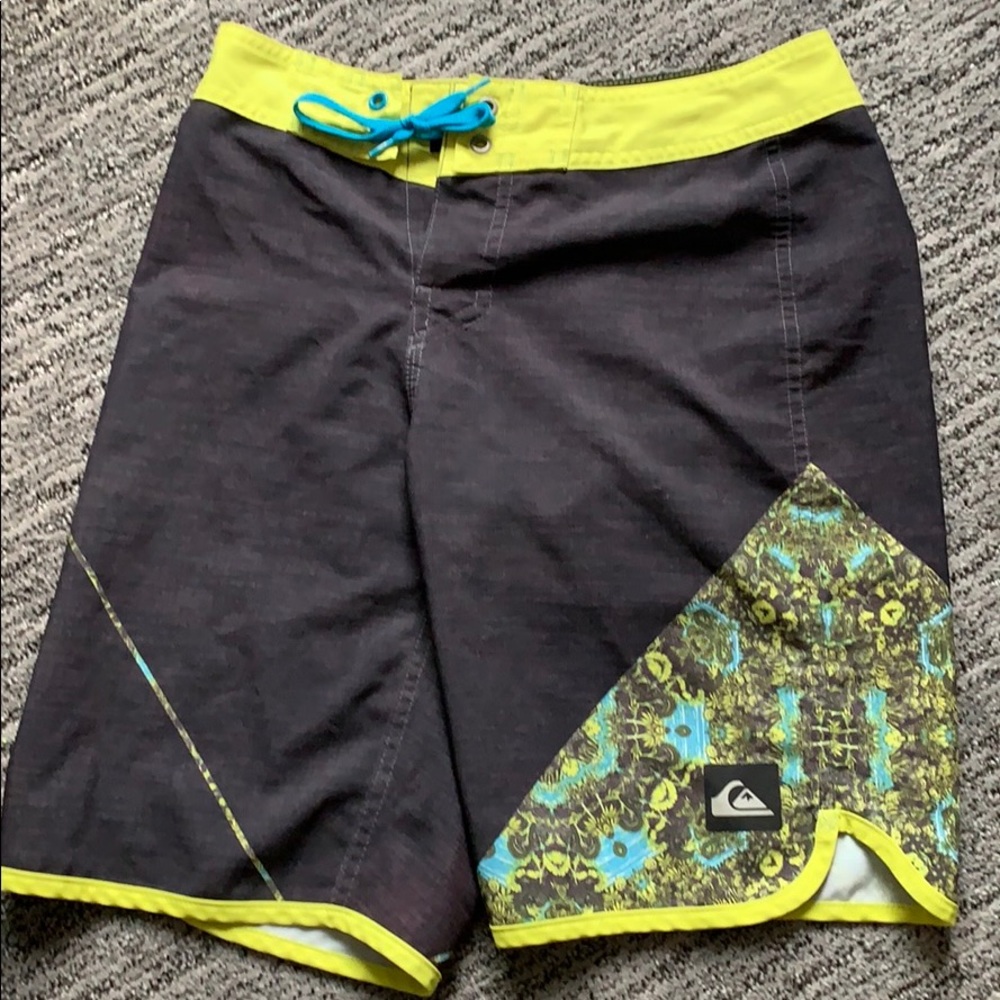 Quicksilver boys surf trunks size 26 like new